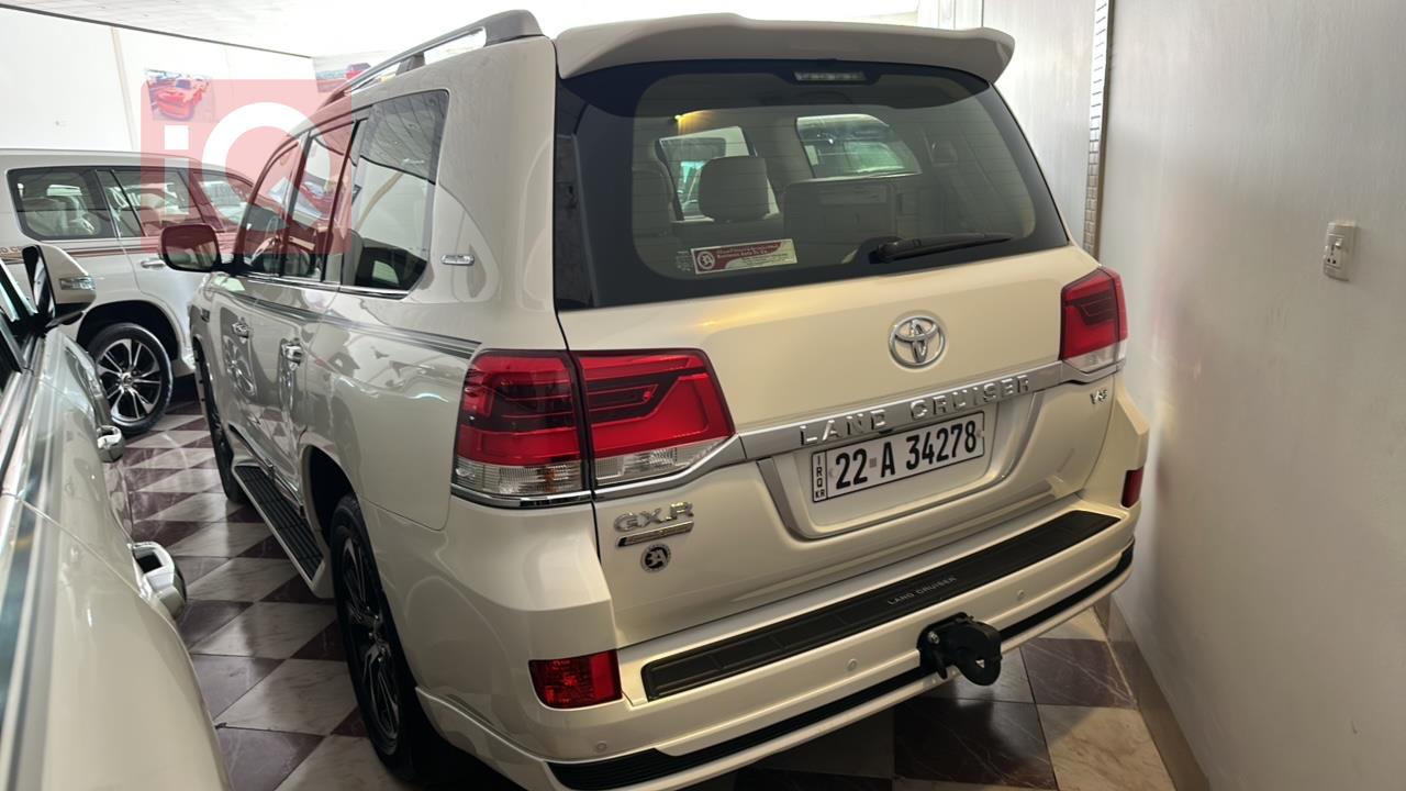 Toyota Land Cruiser